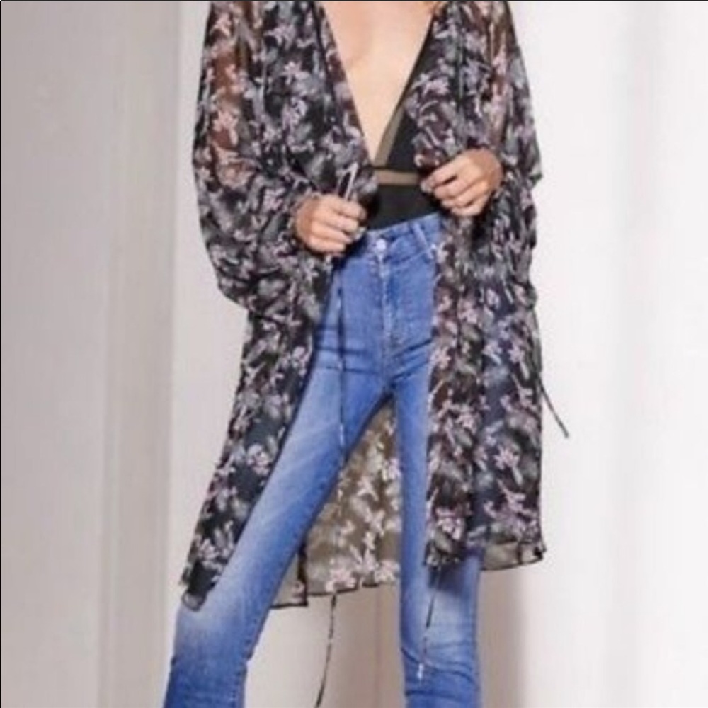 VS BLACK SHEER RUFFLED FLOWER FLOWING KIMONO